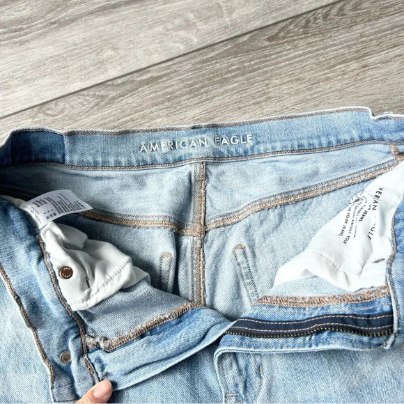 American  Eagle Light Wash High Waist Baggy Jean Distressed - Picture 4 of 12